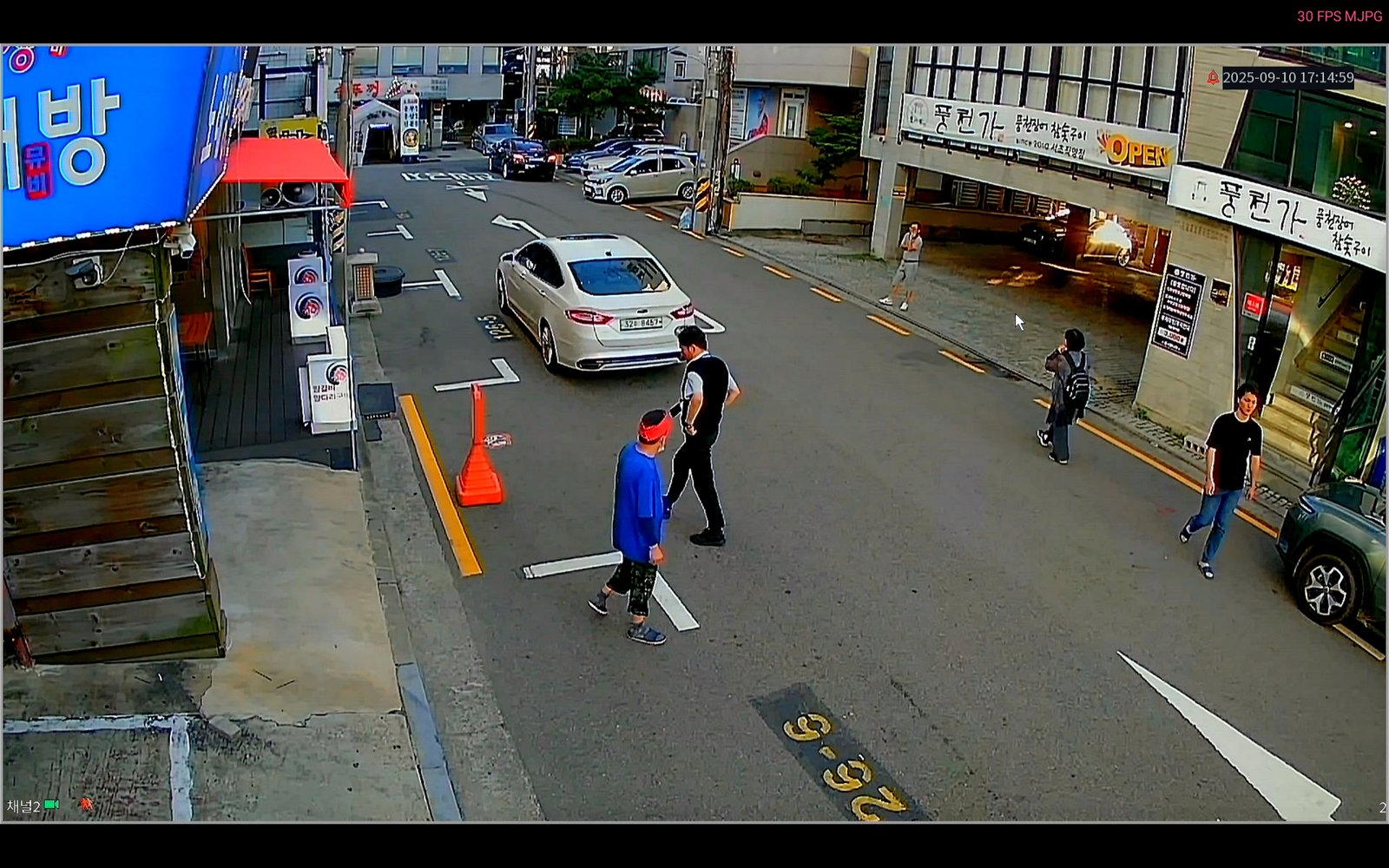 매장 밖은 접근 동선까지 함께 보는 것이 중요합니다